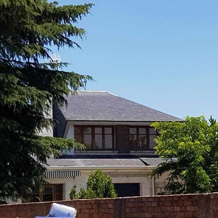 Casa De Campo Con Piscina 12 Personas Valladolid Luaran gambar
