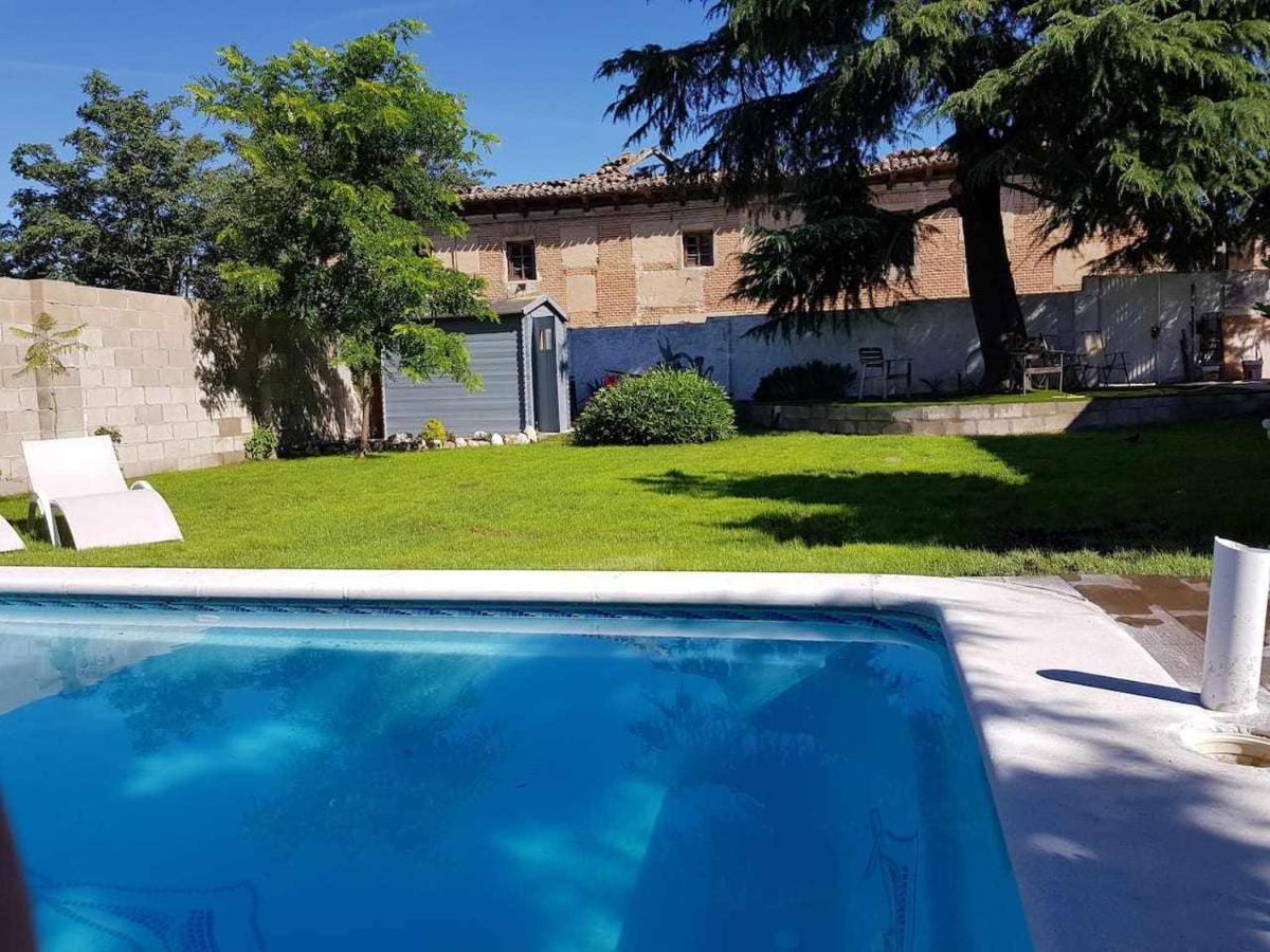 Casa De Campo Con Piscina 12 Personas Valladolid Luaran gambar